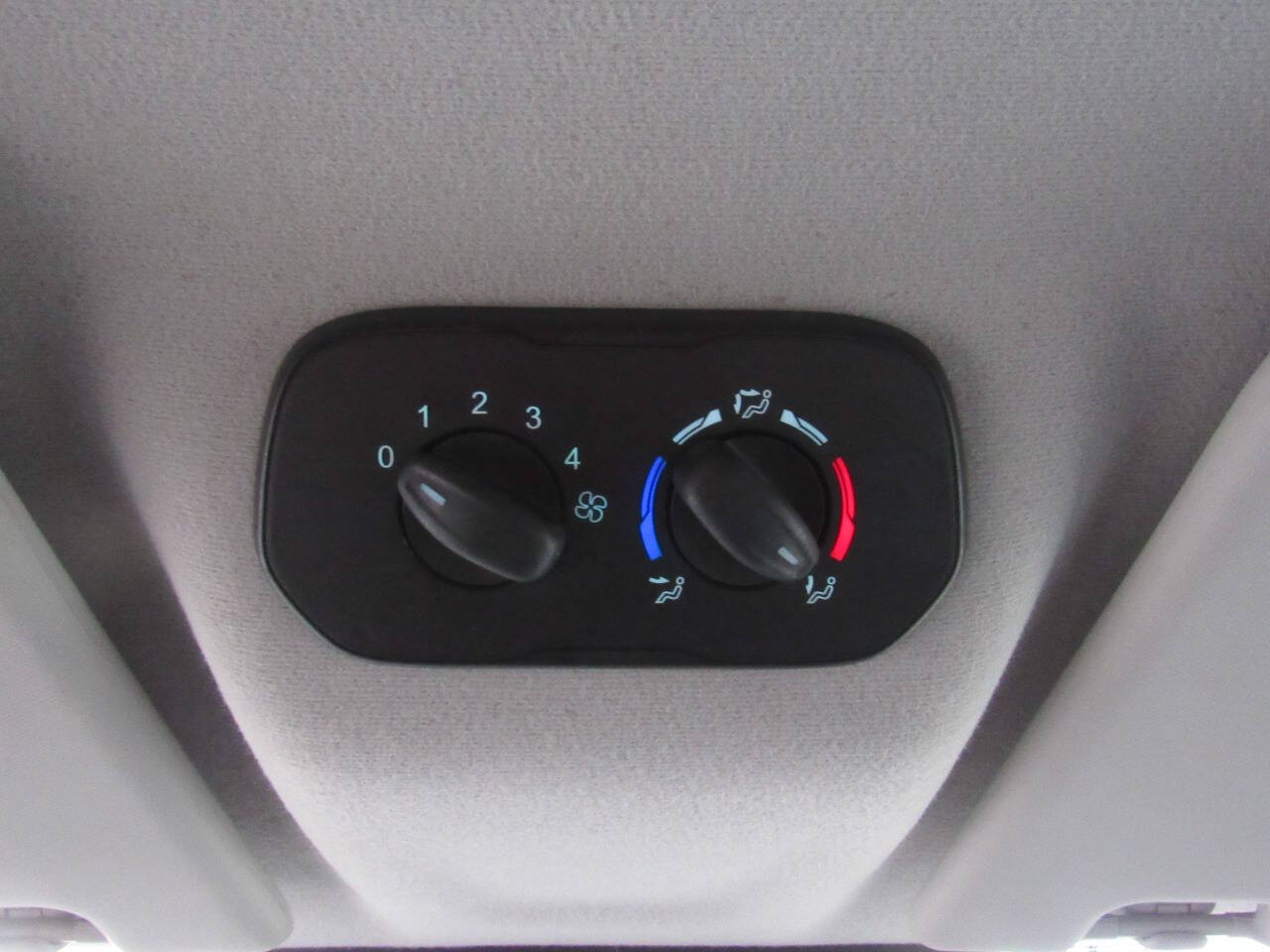 Vehicle image 21 of 26