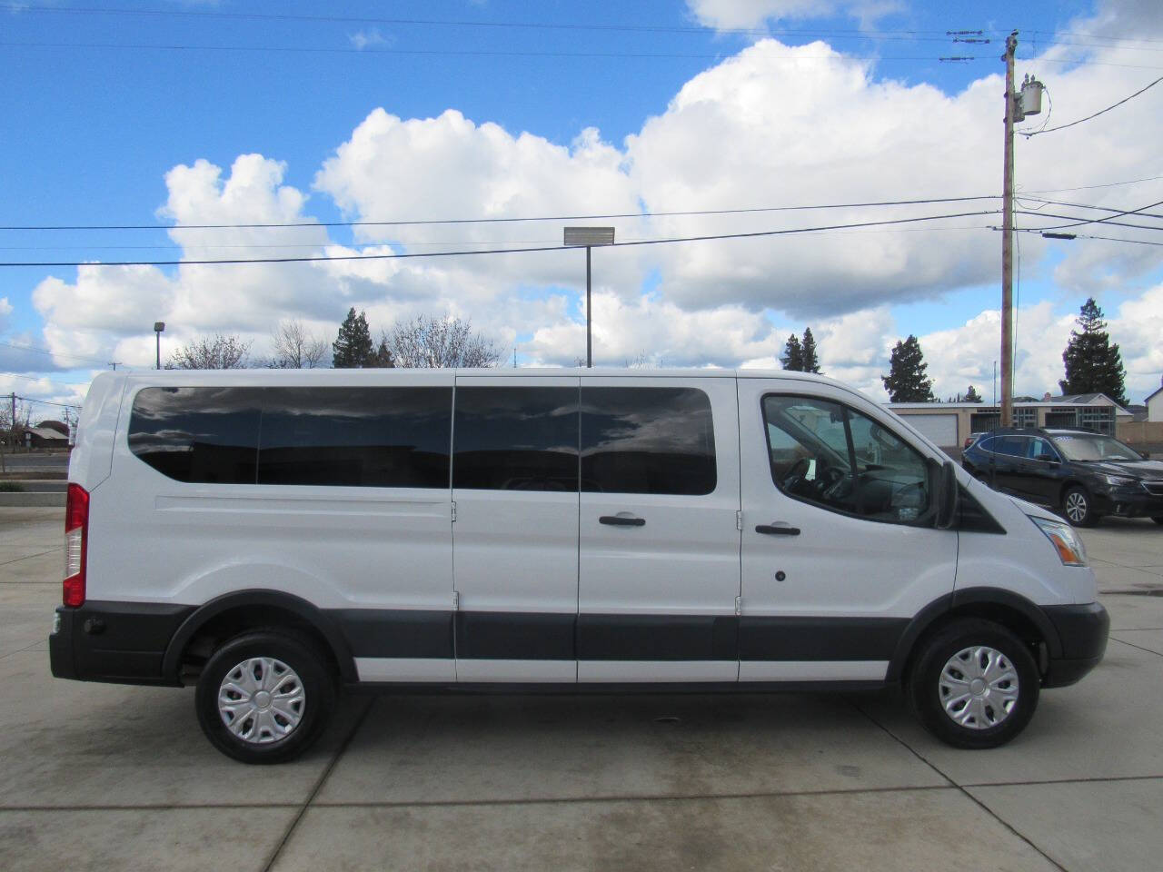 Vehicle image 4 of 19