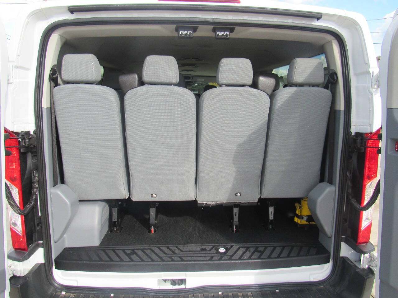 Vehicle image 15 of 19