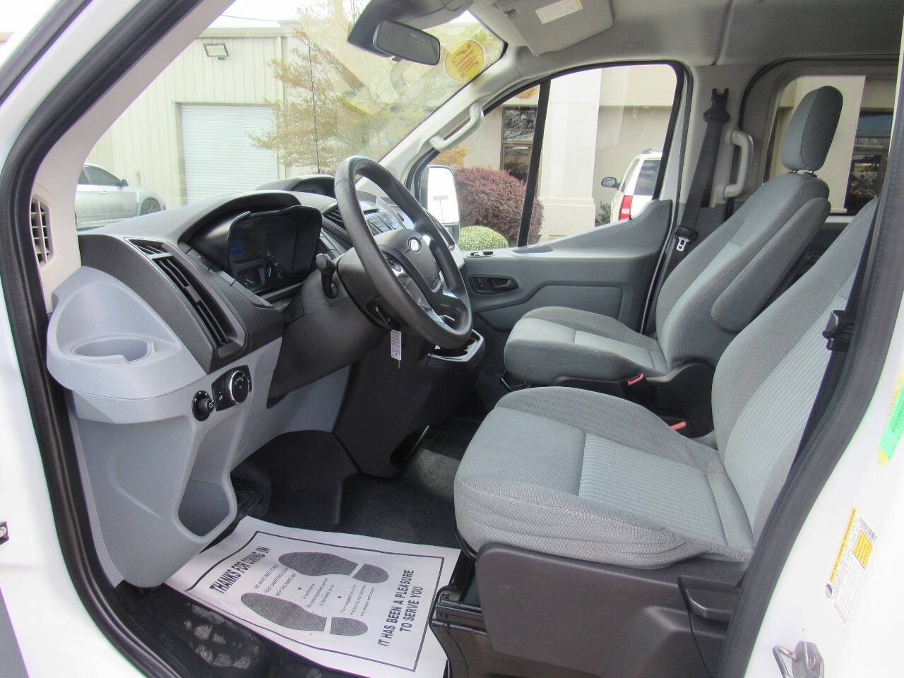 Vehicle image 11 of 19