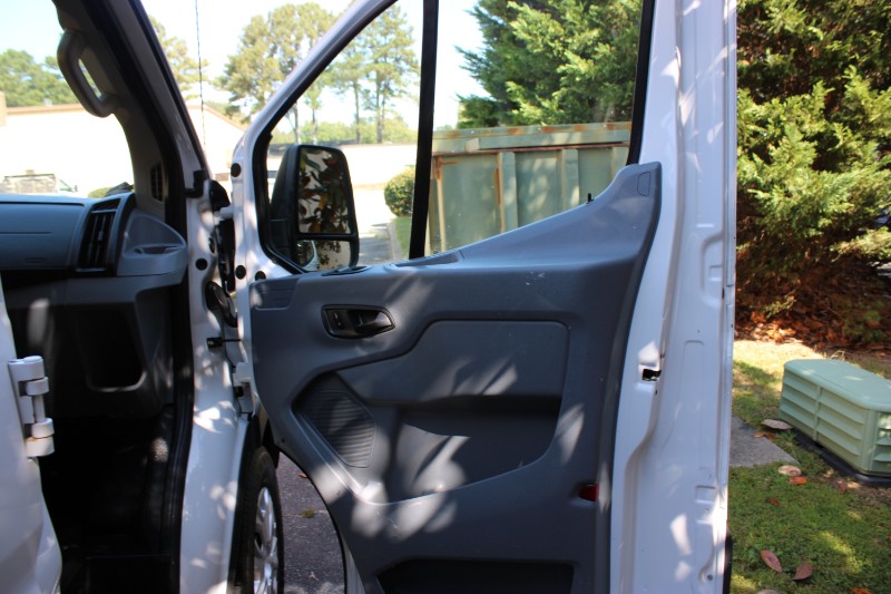Vehicle image 21 of 27