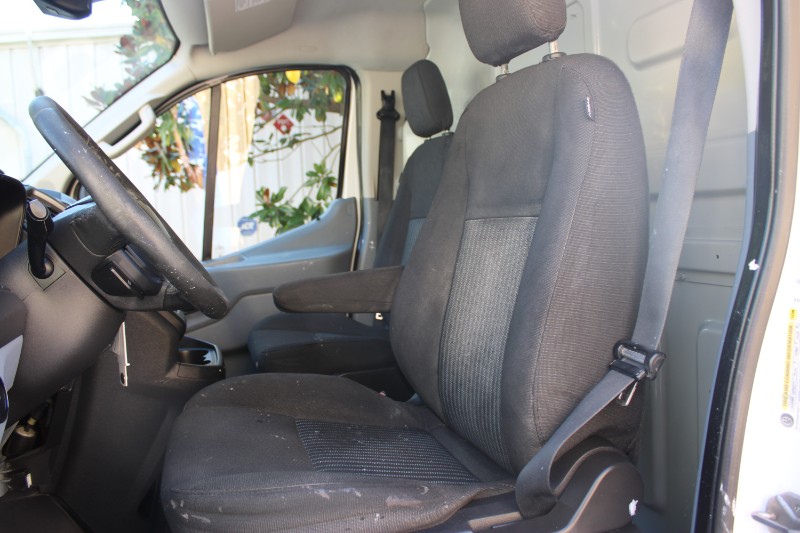 Vehicle image 13 of 27