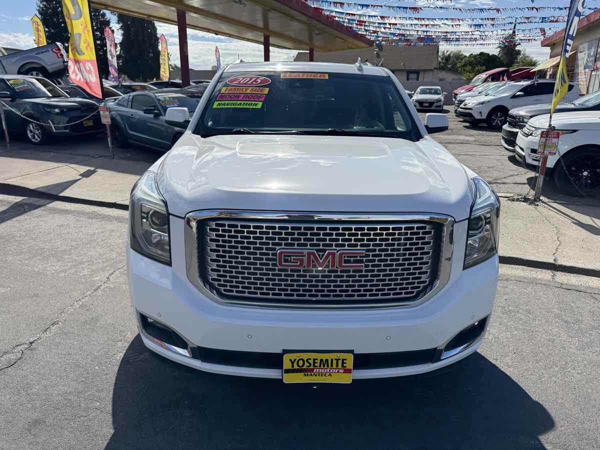 2015 GMC Yukon Denali Image 2 of 23