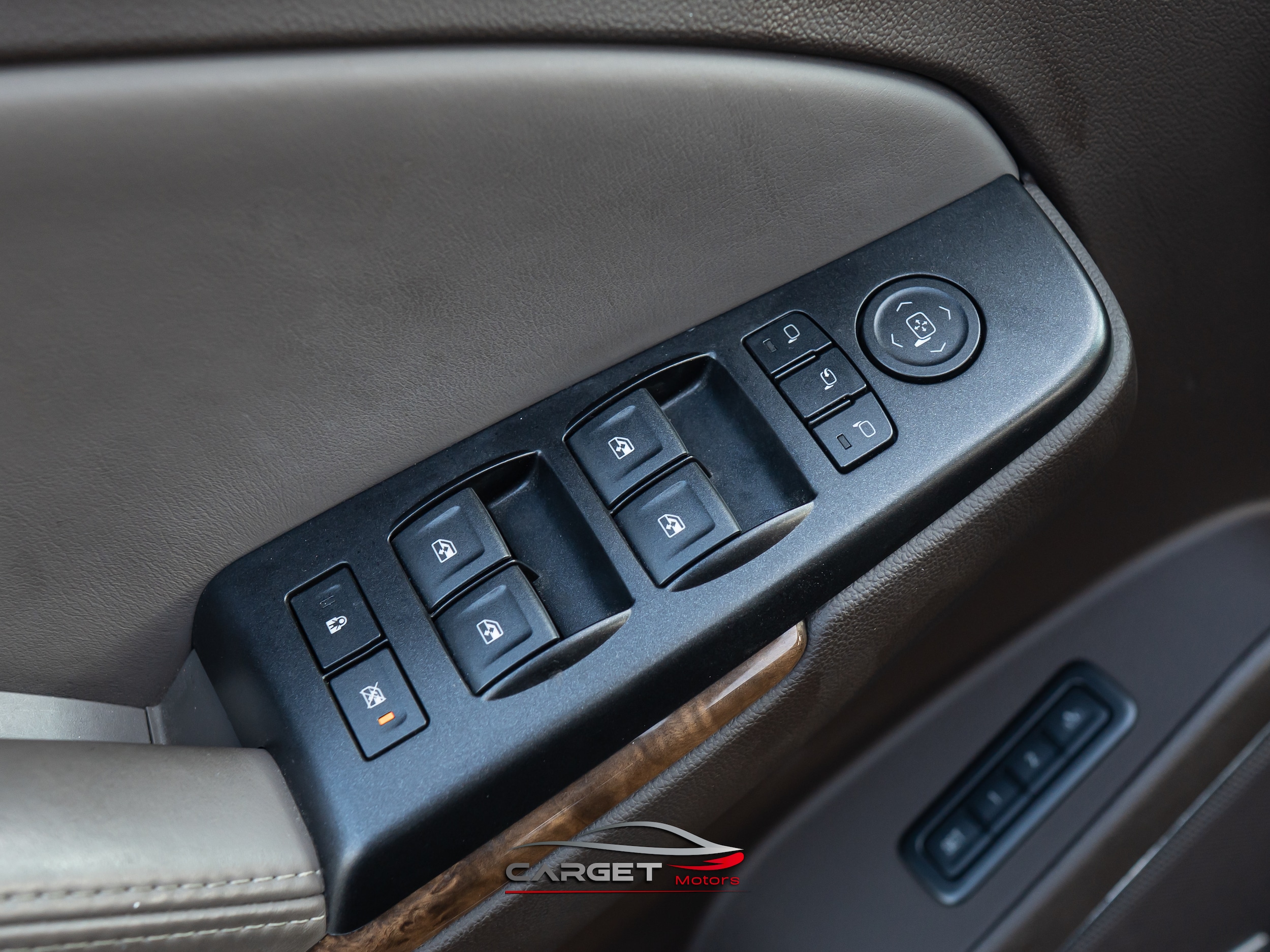 Vehicle image 32 of 54
