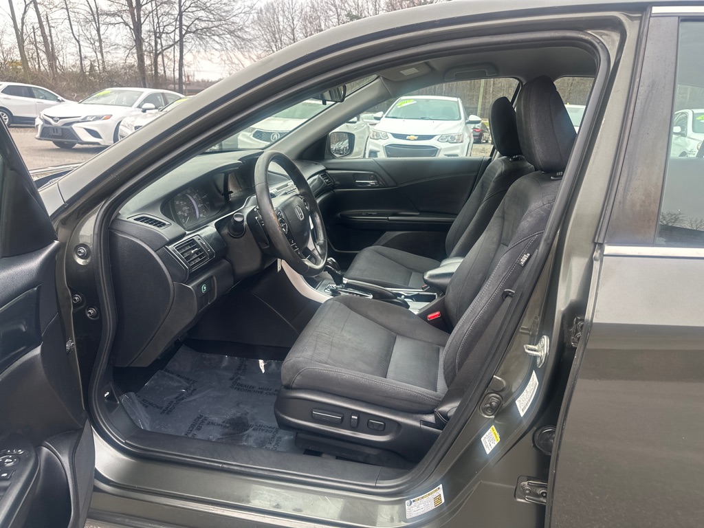 Vehicle image 10 of 34