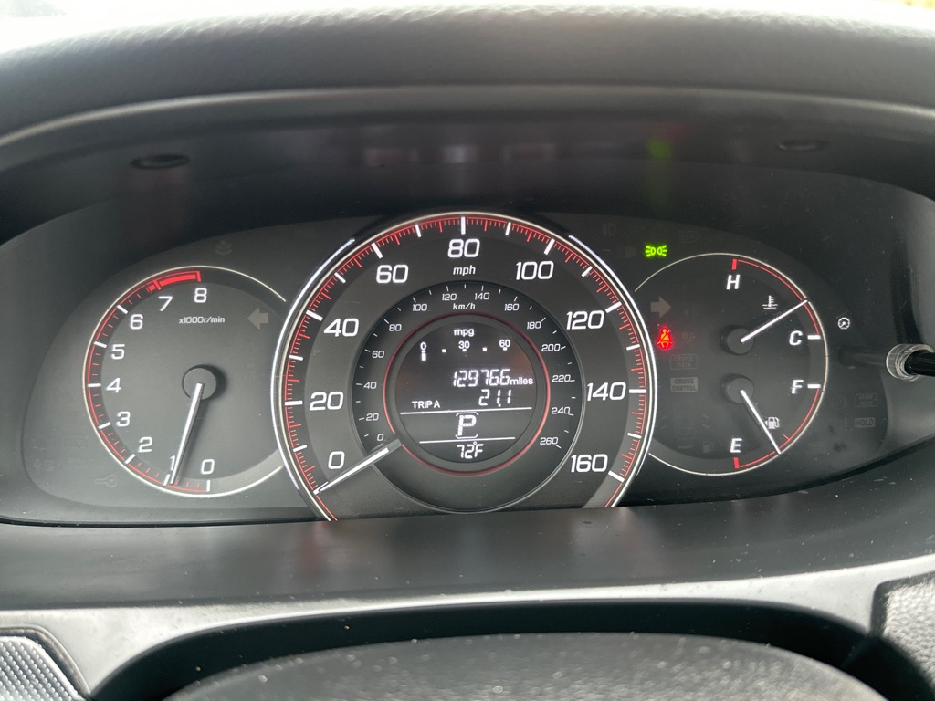 Vehicle image 33 of 34