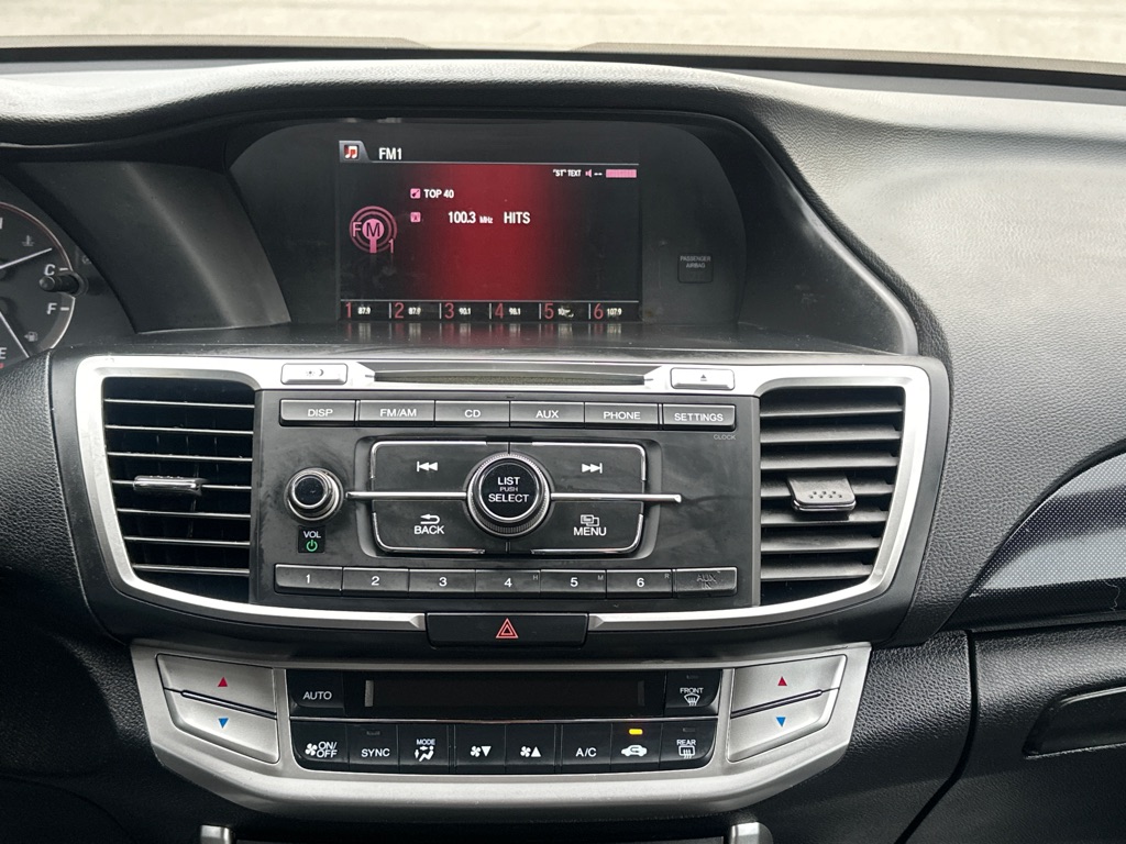 Vehicle image 25 of 34