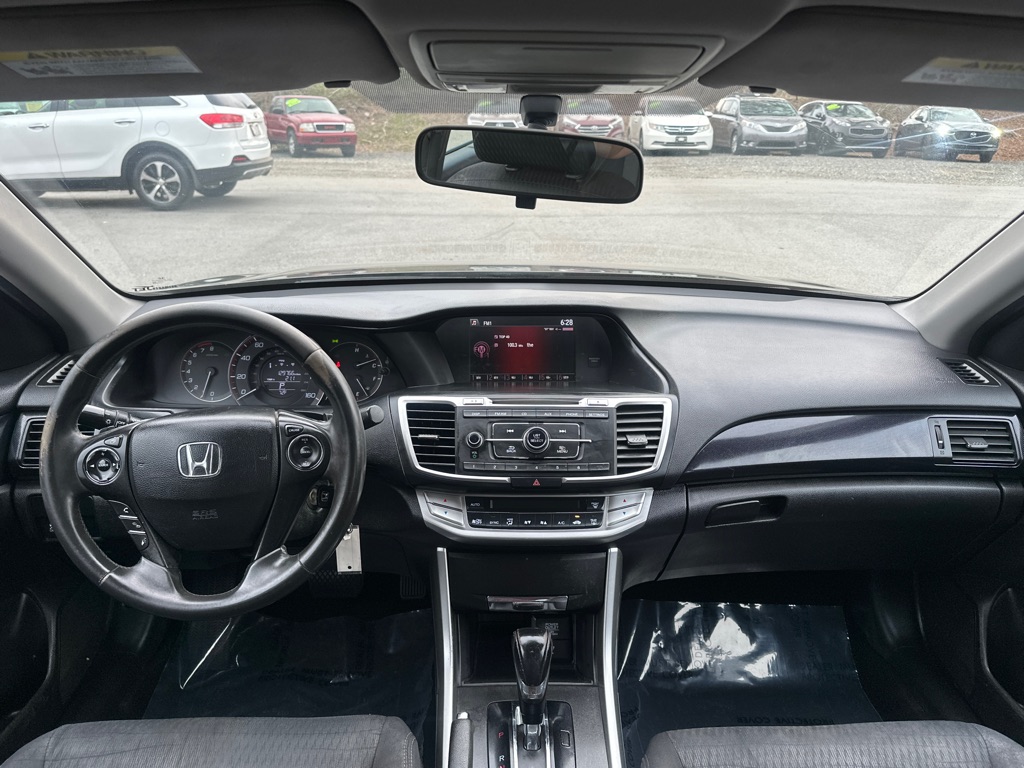 Vehicle image 21 of 34