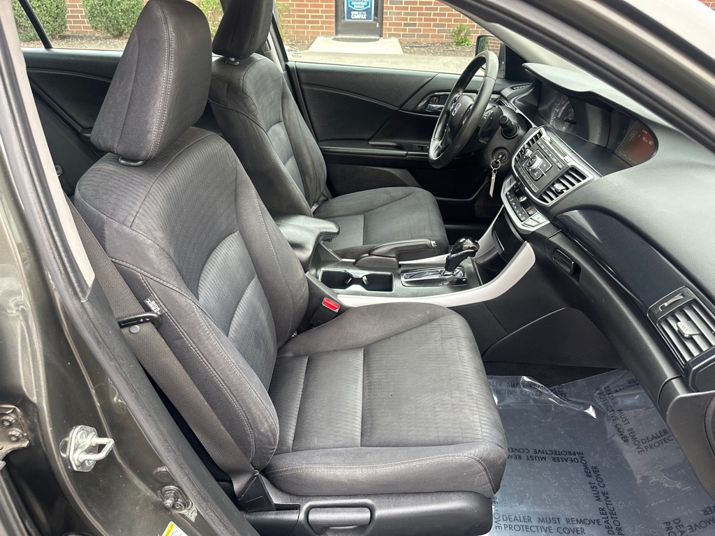 Vehicle image 19 of 34