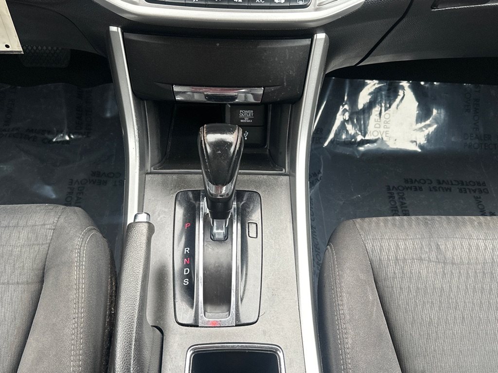 Vehicle image 27 of 34
