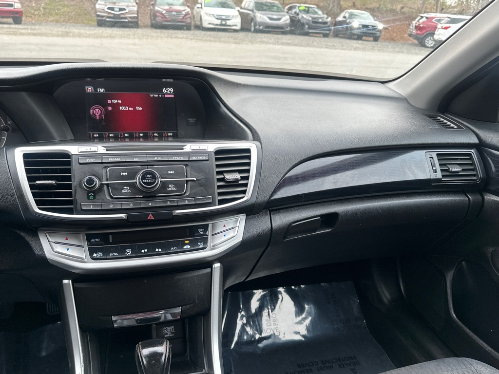 Vehicle image 29 of 34