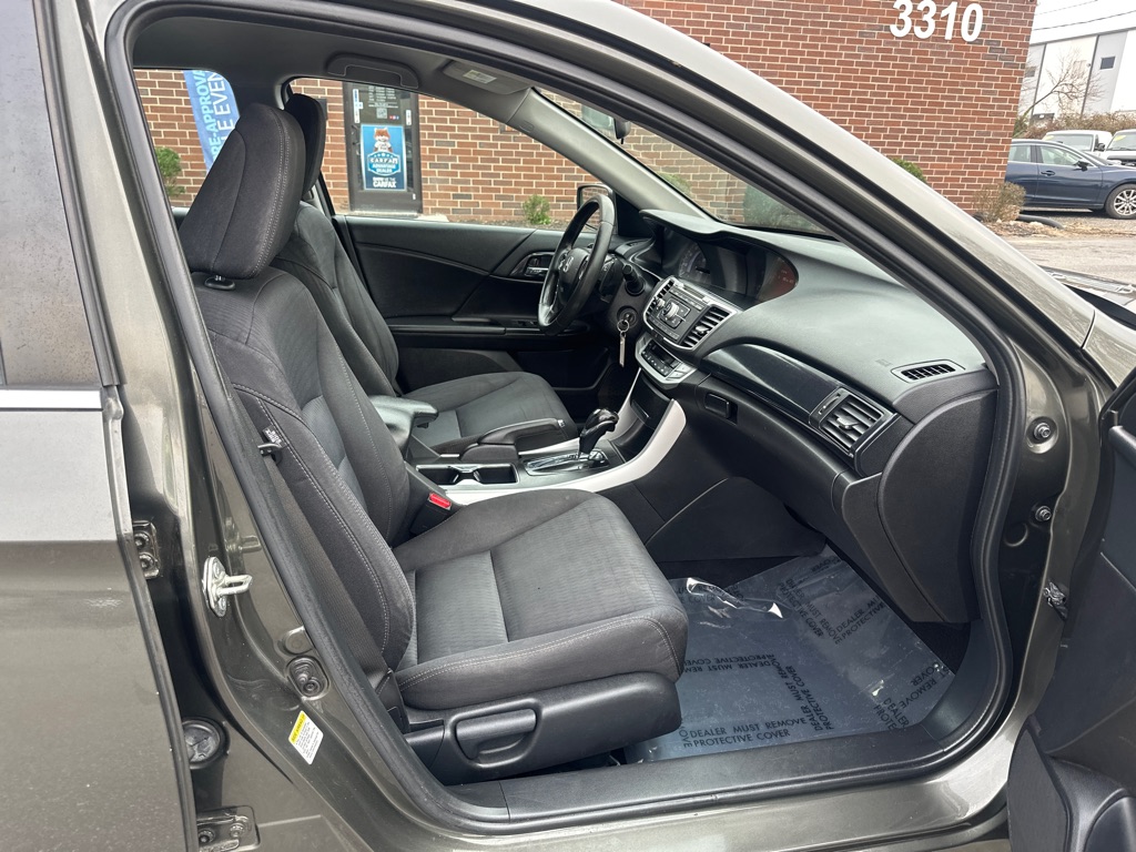 Vehicle image 18 of 34
