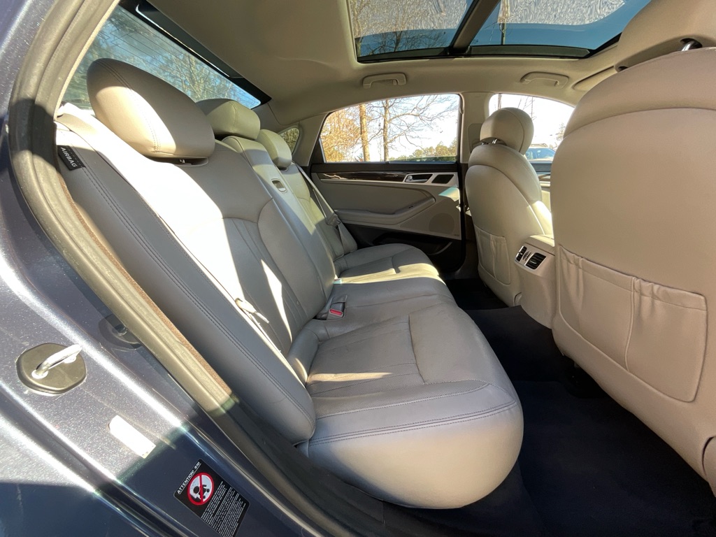 2015 Hyundai Genesis 3.8L Image 20 of 49