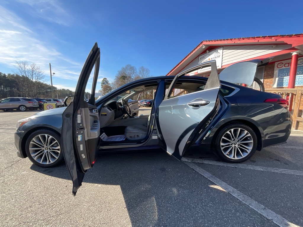 2015 Hyundai Genesis 3.8L Image 11 of 49