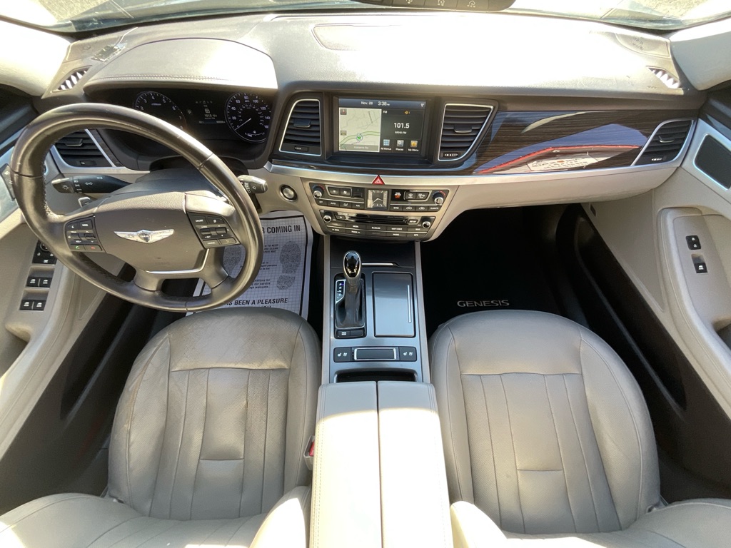 2015 Hyundai Genesis 3.8L Image 26 of 49