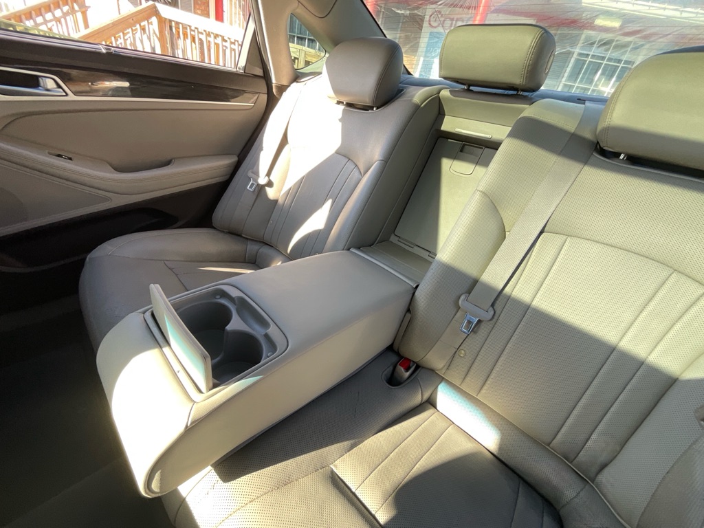 2015 Hyundai Genesis 3.8L Image 22 of 49