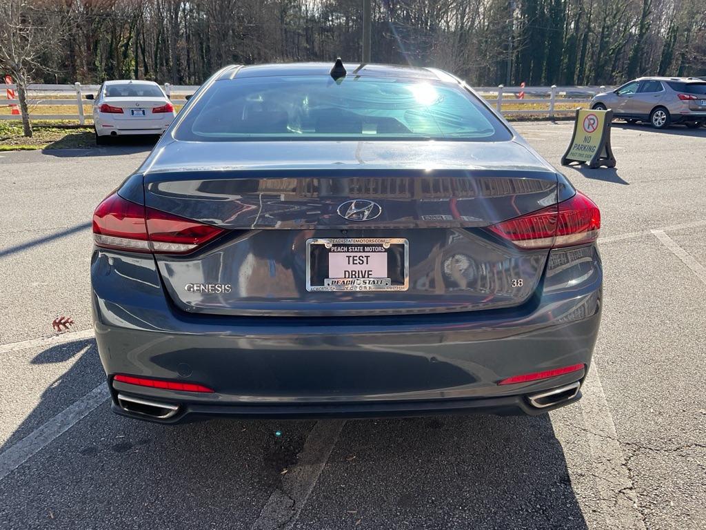 2015 Hyundai Genesis 3.8L Image 15 of 49