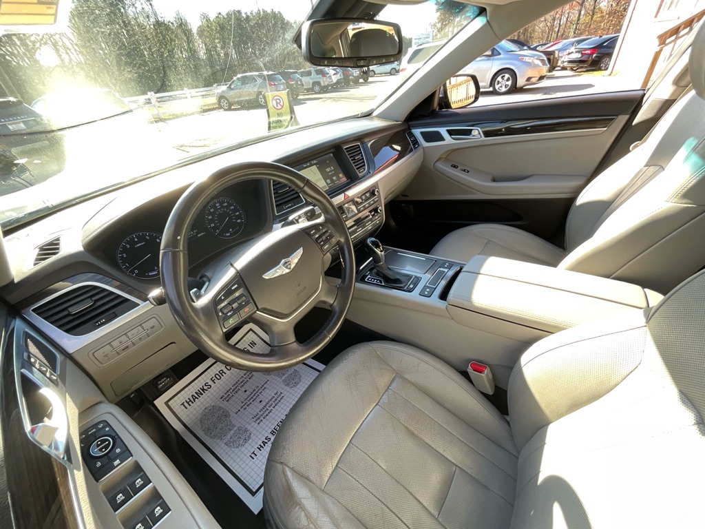 2015 Hyundai Genesis 3.8L Image 27 of 49