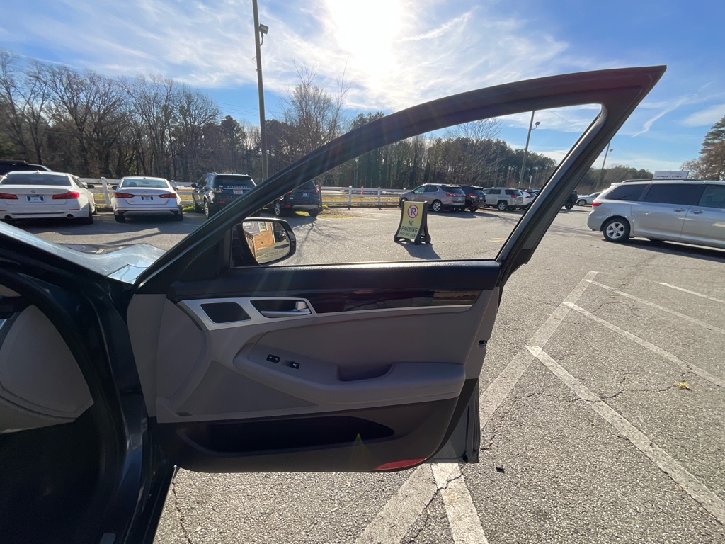 2015 Hyundai Genesis 3.8L Image 29 of 49