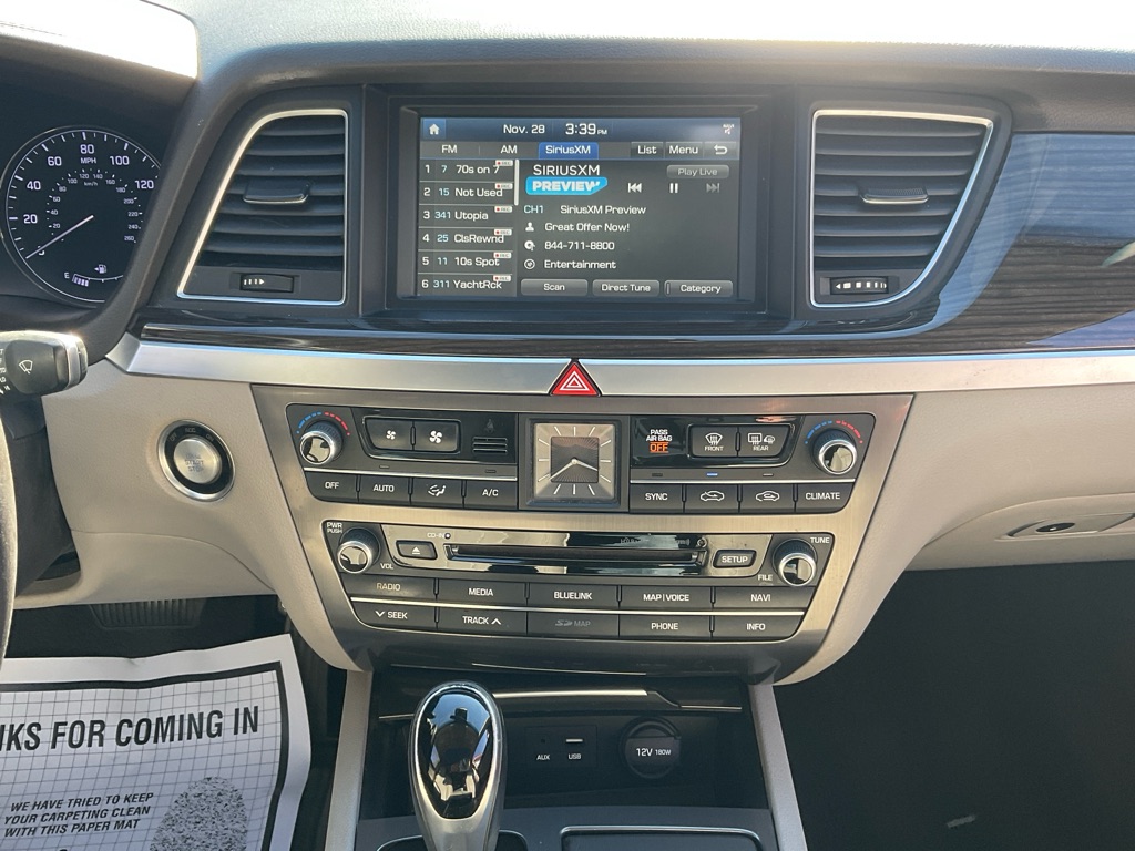 2015 Hyundai Genesis 3.8L Image 35 of 49