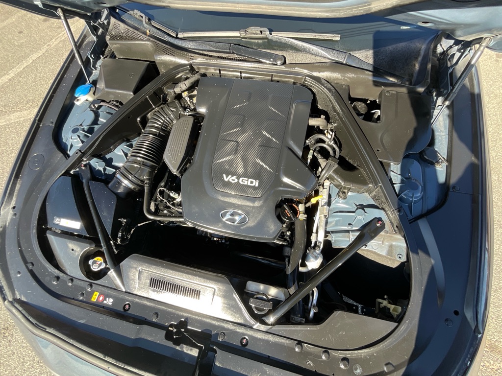 2015 Hyundai Genesis 3.8L Image 12 of 49