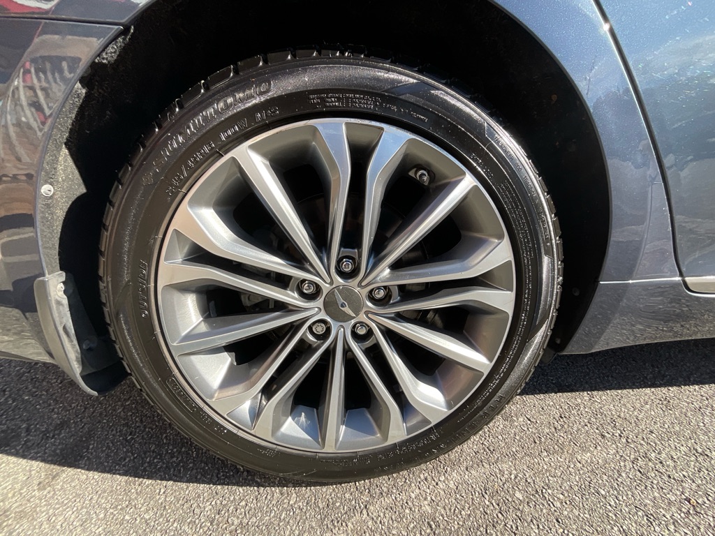 2015 Hyundai Genesis 3.8L Image 13 of 49