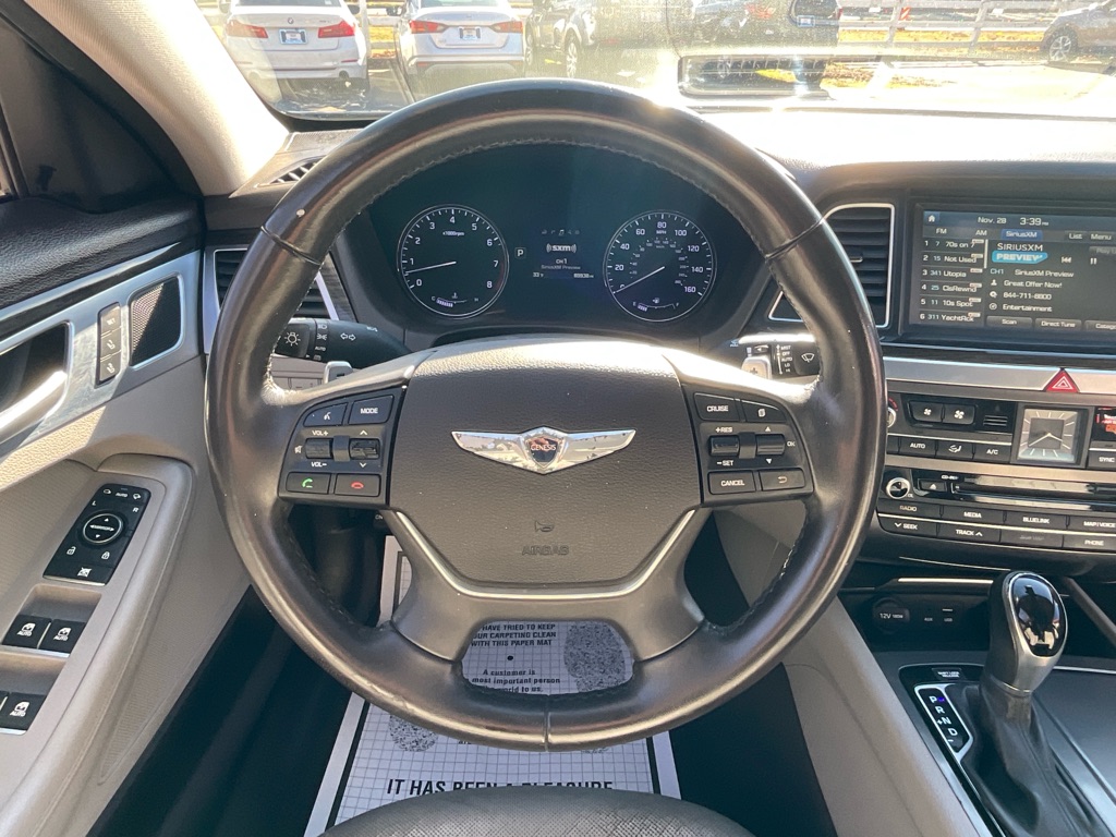 2015 Hyundai Genesis 3.8L Image 32 of 49