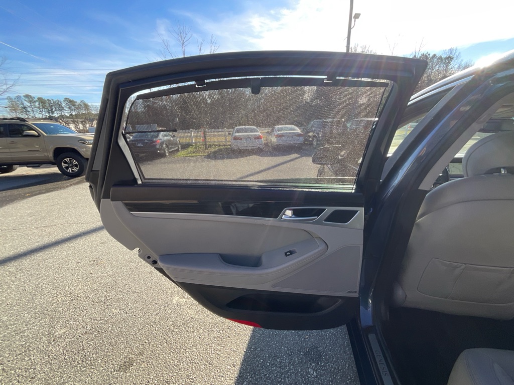 2015 Hyundai Genesis 3.8L Image 43 of 49