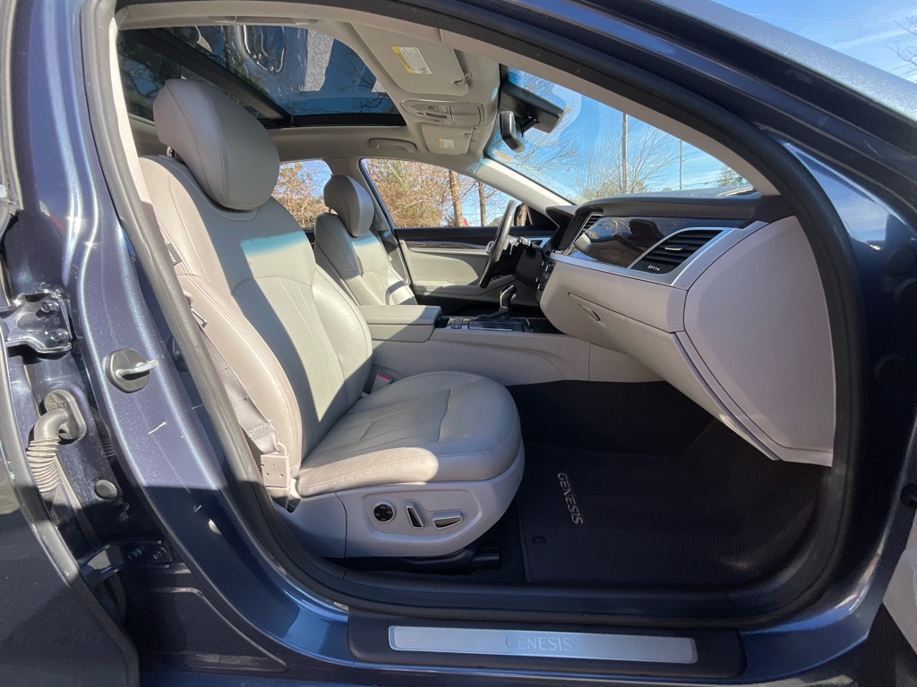 2015 Hyundai Genesis 3.8L Image 46 of 49