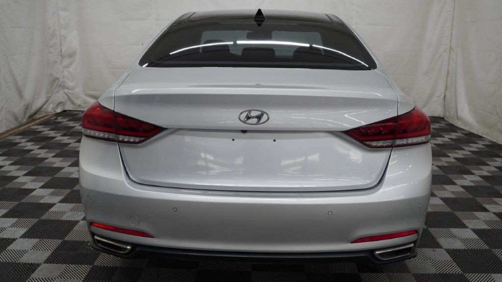2015 Hyundai Genesis 3.8L Image 7 of 46