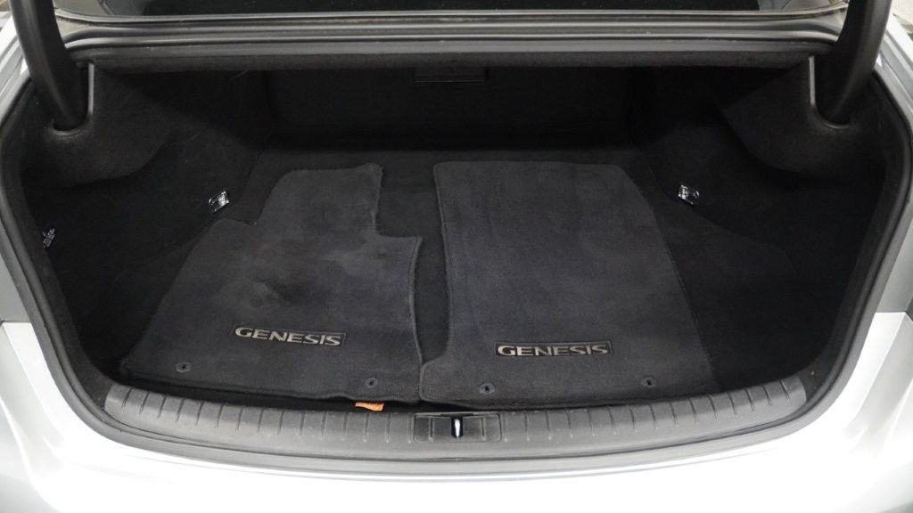 2015 Hyundai Genesis 3.8L Image 12 of 46