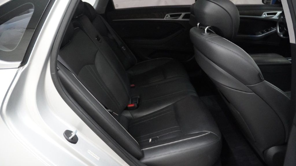 2015 Hyundai Genesis 3.8L Image 16 of 46