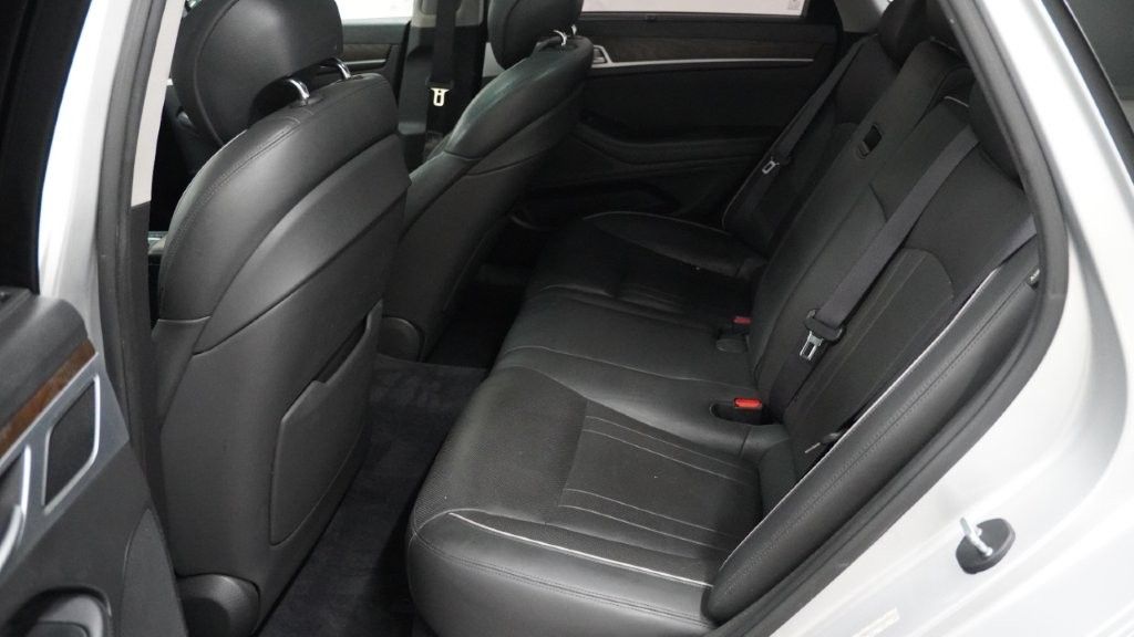 2015 Hyundai Genesis 3.8L Image 18 of 46