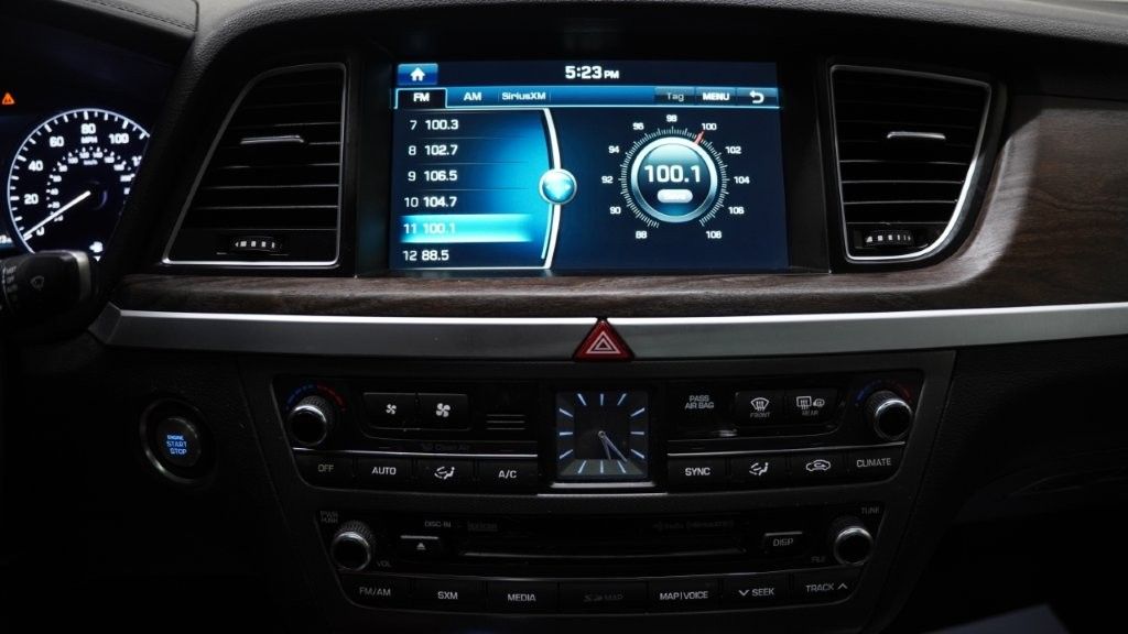 2015 Hyundai Genesis 3.8L Image 23 of 46