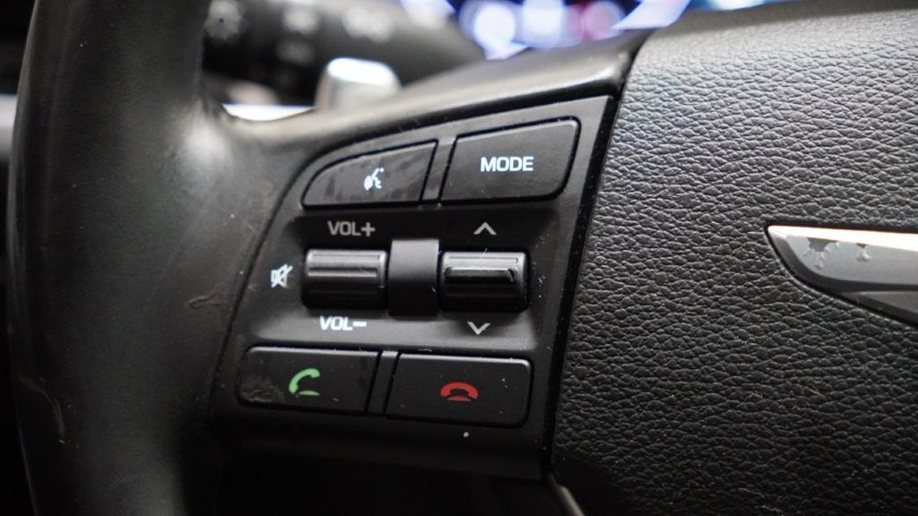 2015 Hyundai Genesis 3.8L Image 39 of 46