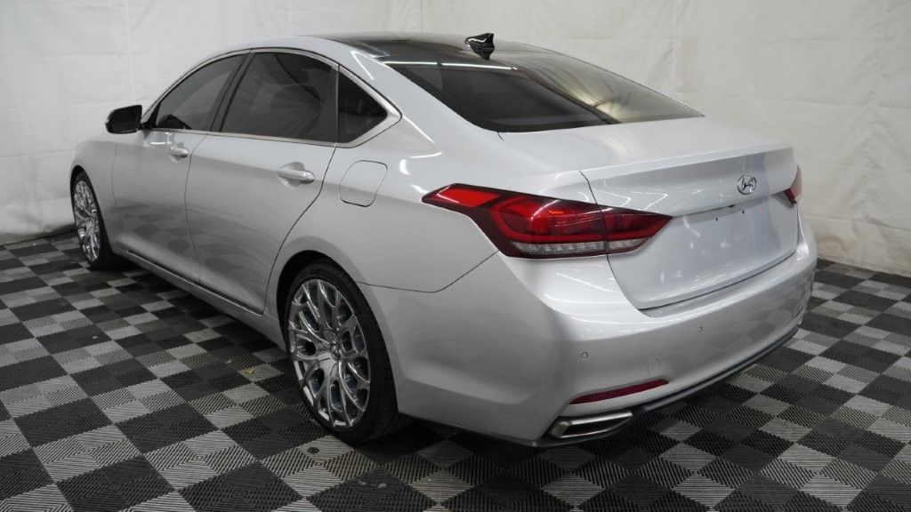 2015 Hyundai Genesis 3.8L Image 8 of 46