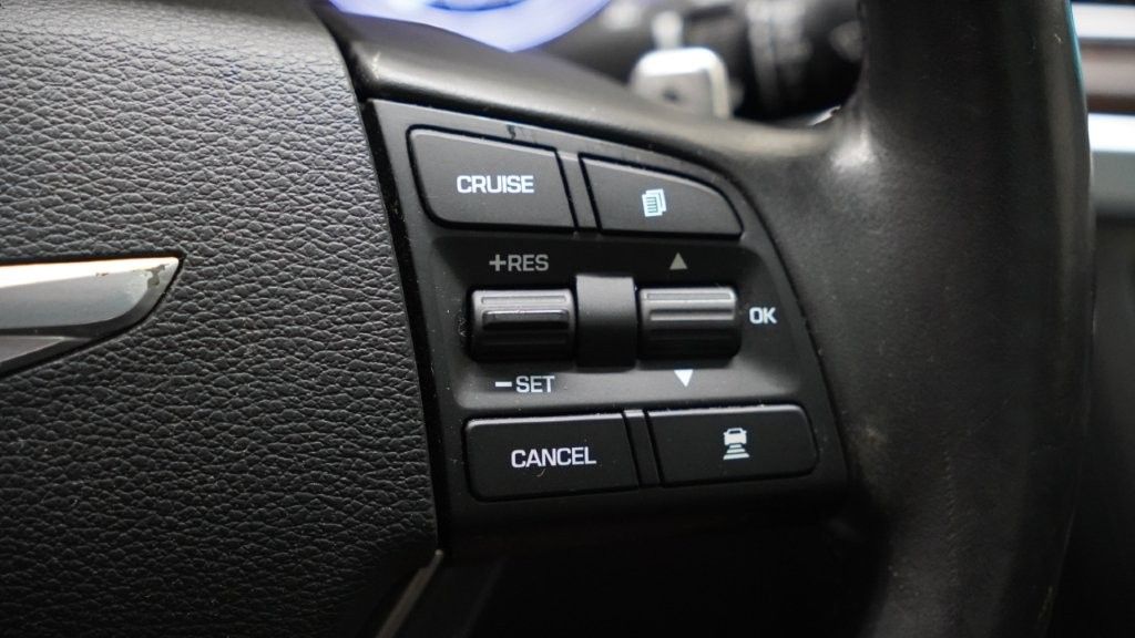 2015 Hyundai Genesis 3.8L Image 35 of 46