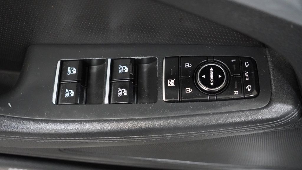 2015 Hyundai Genesis 3.8L Image 38 of 46