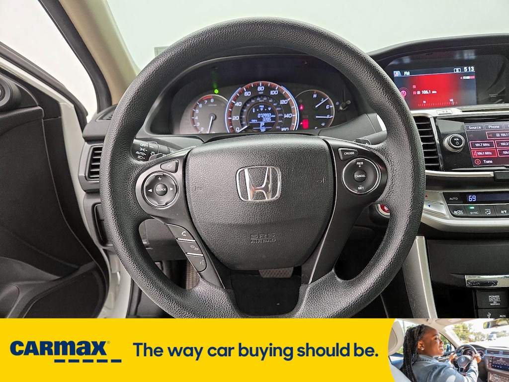 Vehicle image 21 of 25