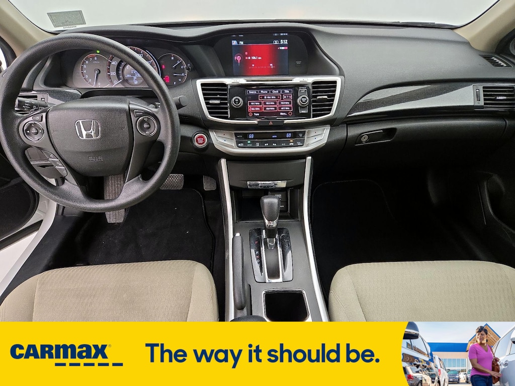 Vehicle image 11 of 25