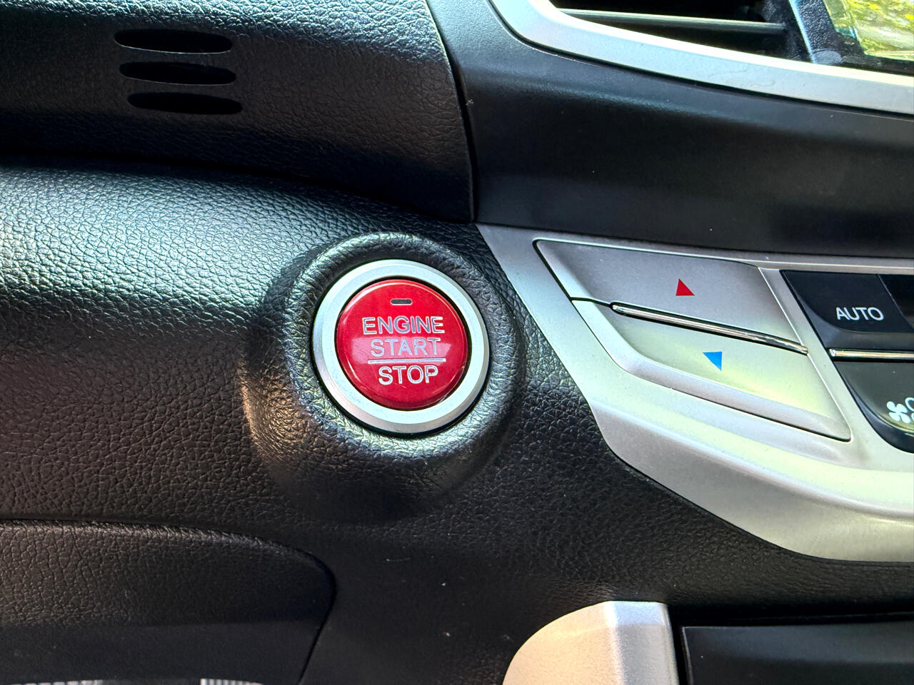 Vehicle image 14 of 24