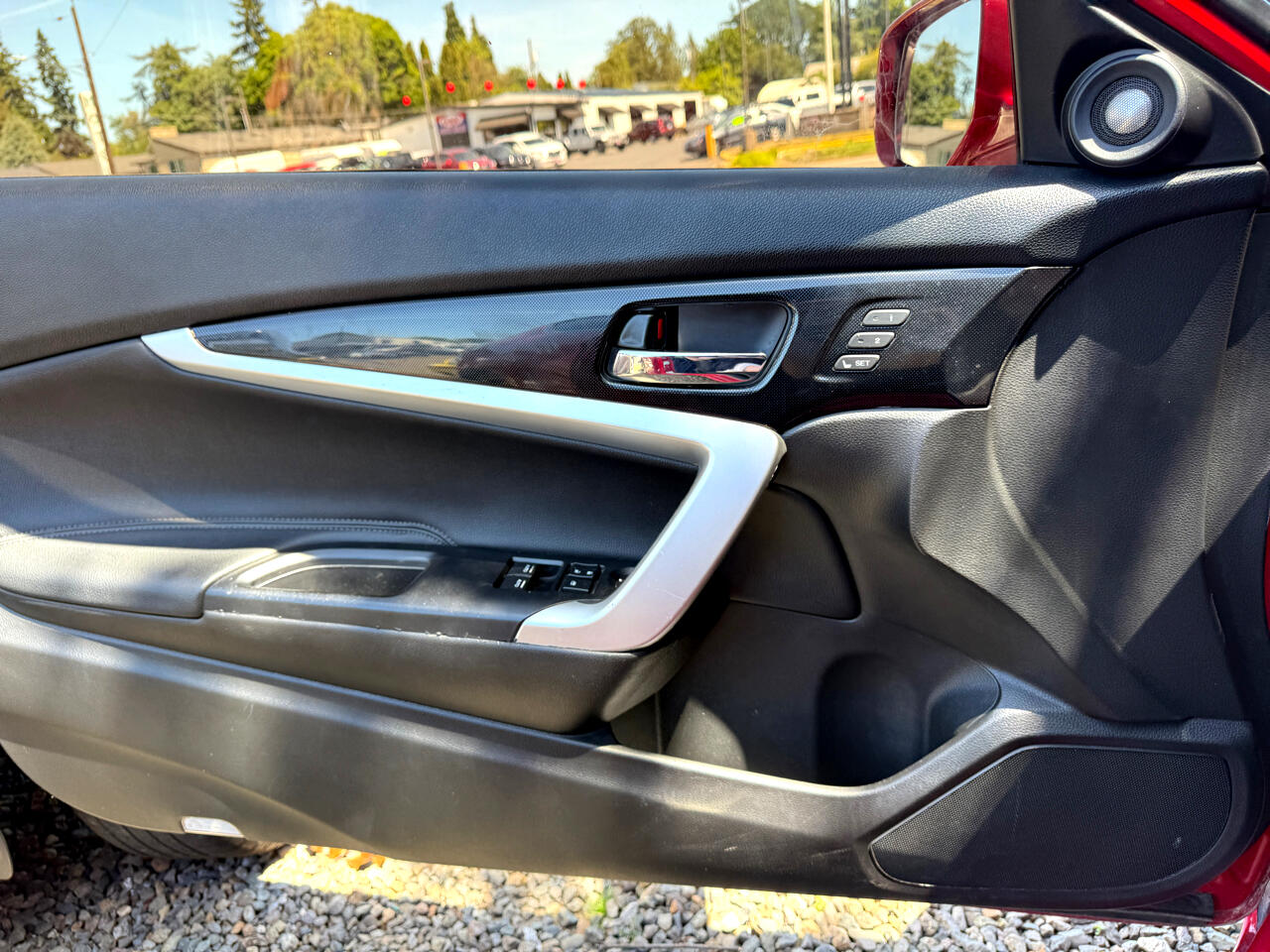 Vehicle image 17 of 24
