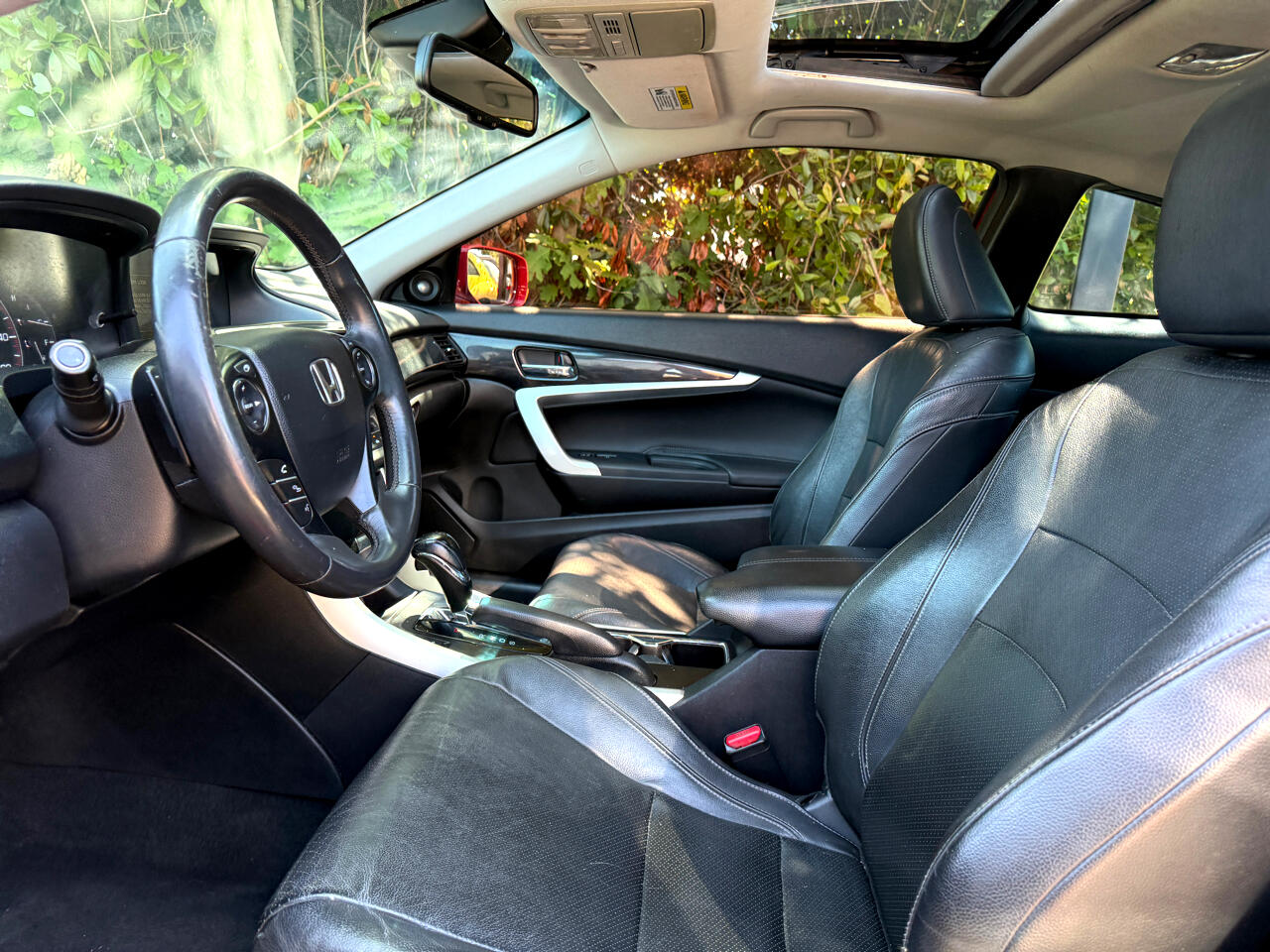 Vehicle image 10 of 24