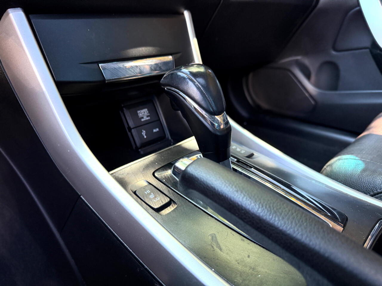 Vehicle image 16 of 24