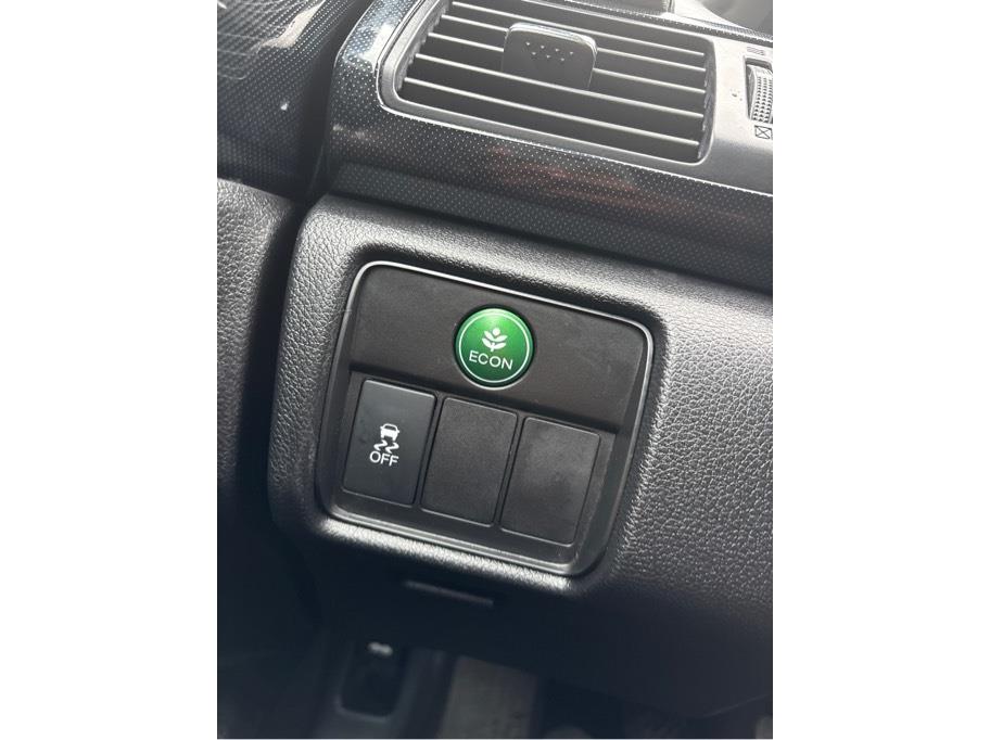 Vehicle image 17 of 18