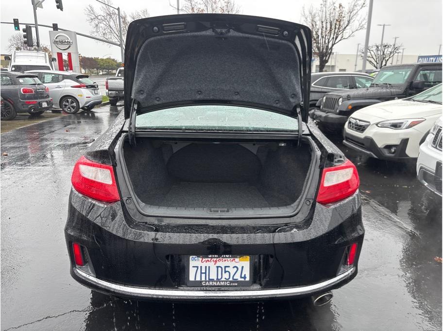 Vehicle image 9 of 18