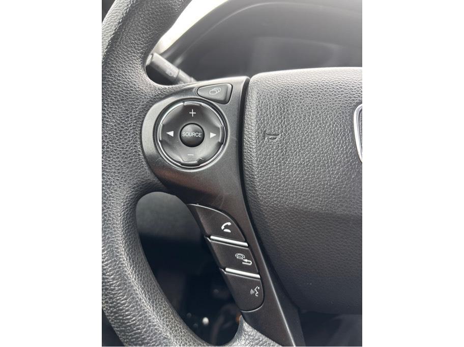 Vehicle image 16 of 18