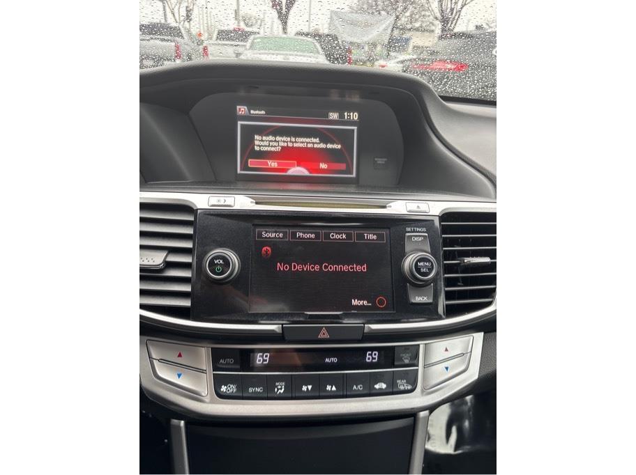 Vehicle image 12 of 18