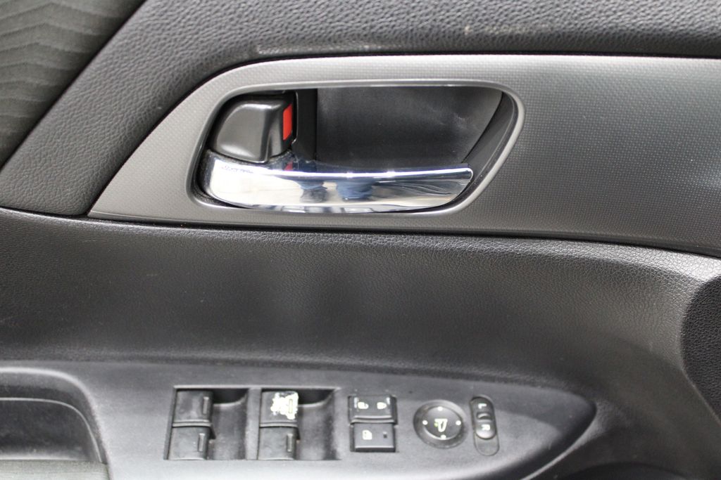 Vehicle image 13 of 36