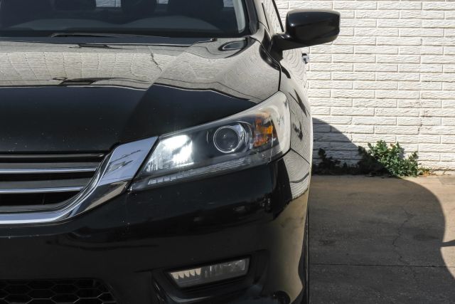 2015 Honda Accord Sport Image 2 of 54